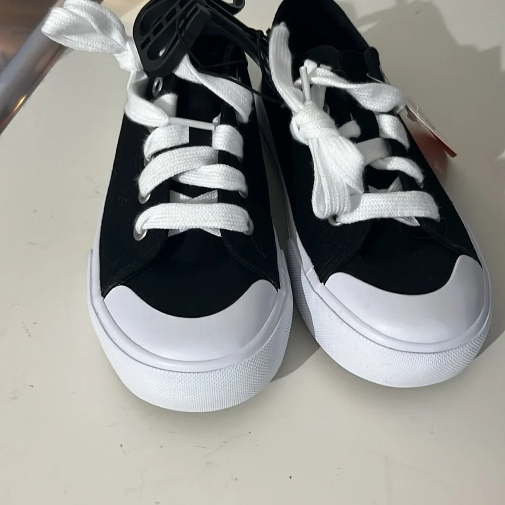 New Wonder Nation Girl’s Boy’s Black and White Canvas Sneakers Size 13 NWT
